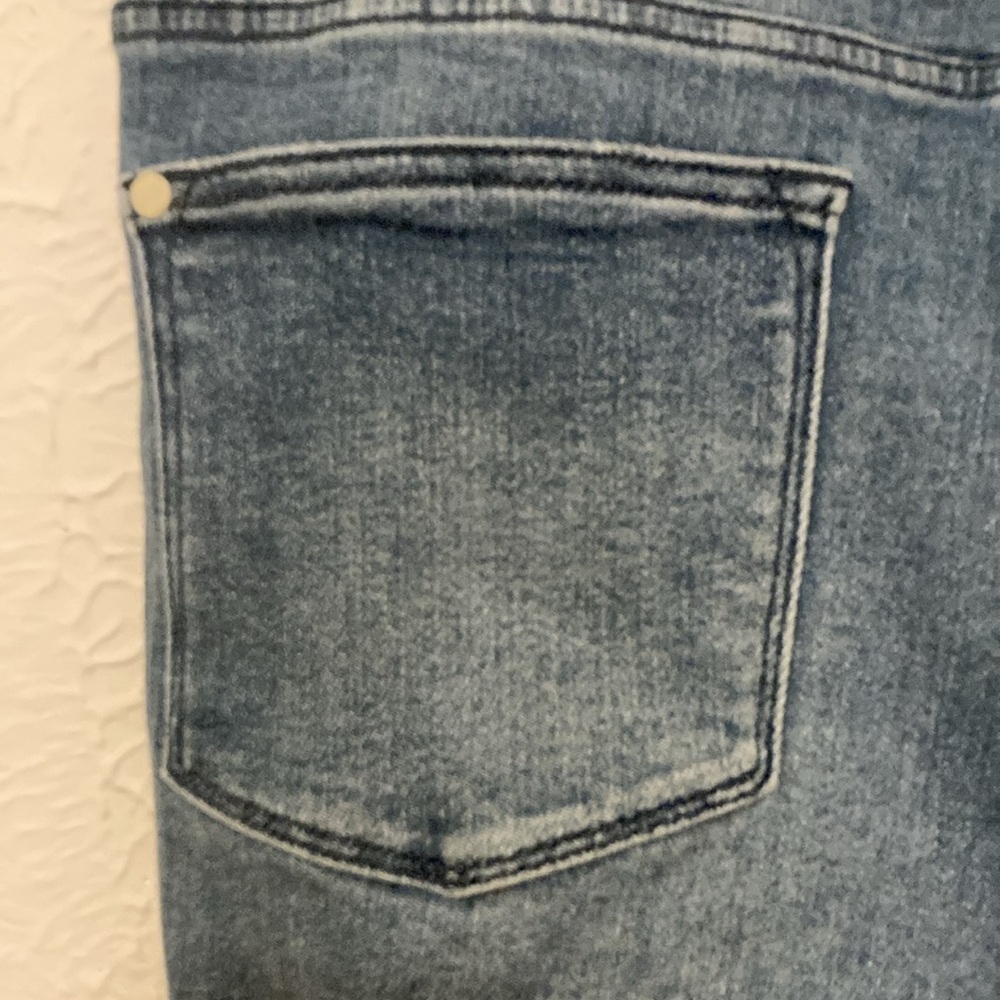 Judy Blue Relaxed Fit Jeans - Picture 6 of 11